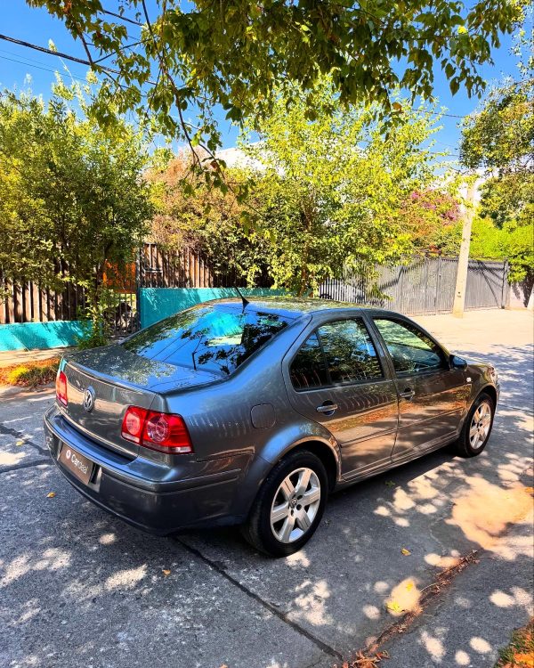 2012 Volkswagen Bora 2.0 Trendline Sky Auto - Imagen 7