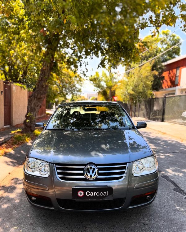 2012 Volkswagen Bora 2.0 Trendline Sky Auto - Imagen 2
