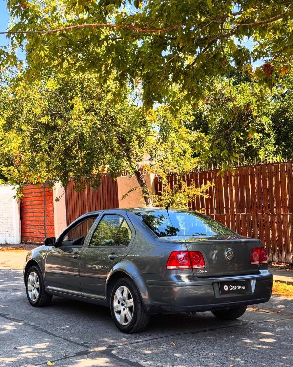 2012 Volkswagen Bora 2.0 Trendline Sky Auto - Imagen 5
