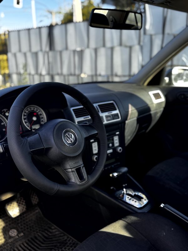 2012 Volkswagen Bora 2.0 Trendline Sky Auto - Imagen 8