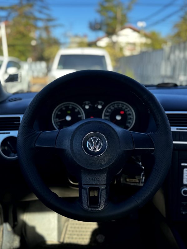 2012 Volkswagen Bora 2.0 Trendline Sky Auto - Imagen 10